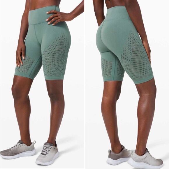 Lululemon Reveal HR Short in Digital Rain Size 10 - Picture 1 of 10